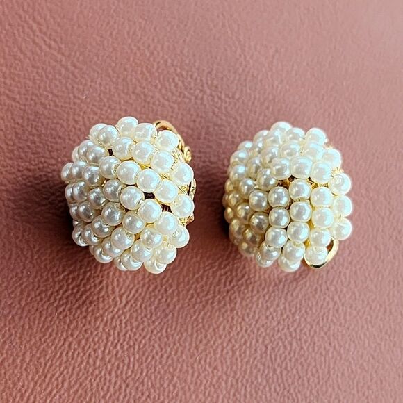 🐢 AVON Vintage Earring Clip On Faux Pearl - Picture 1 of 4